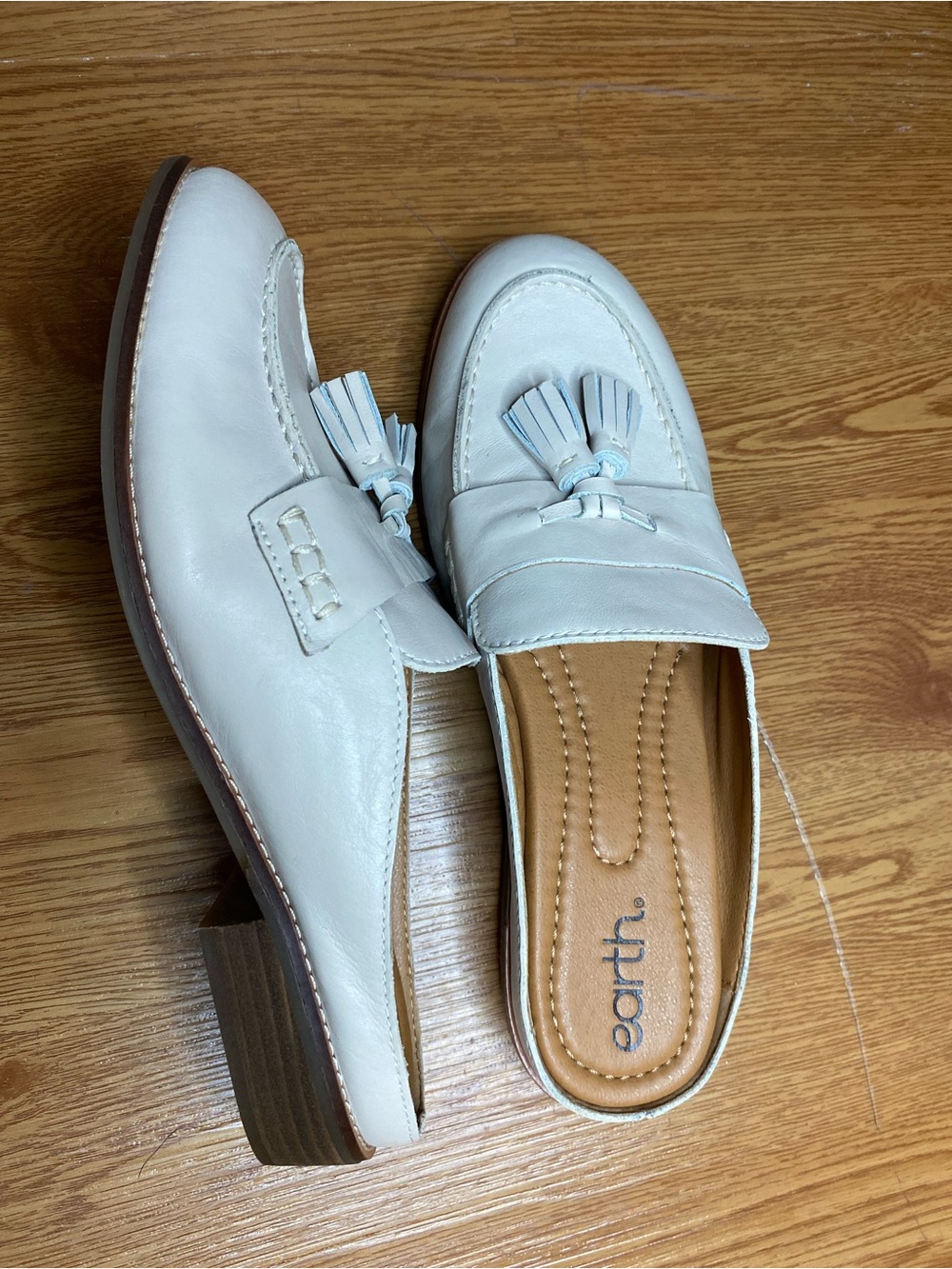 Earth Women's Cream Leather Tassel Backless Loafers